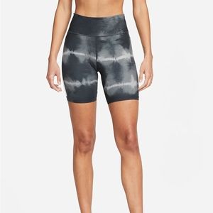Nike One Luxe Women's 7" Mid-Rise Printed Training Shorts